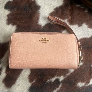 Coach wallet pink